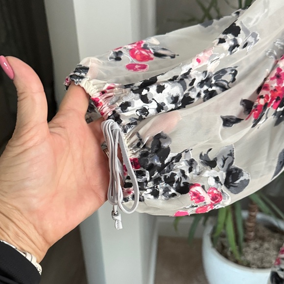 White House Blac Market Floral Off-Shoulder Women's Top - Picture 2 of 8